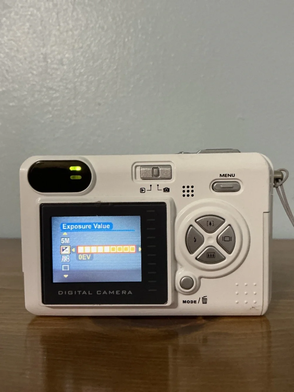 Y2K VuPoint Solutions 5.0 Megapixels White Digital Camera